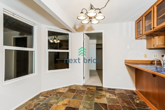 Building Photo - 3 Bed and 2 Bath Stunning Single-family Home is Available for Rent!