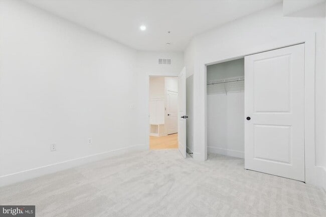 Building Photo - 10113 Dalmatian St