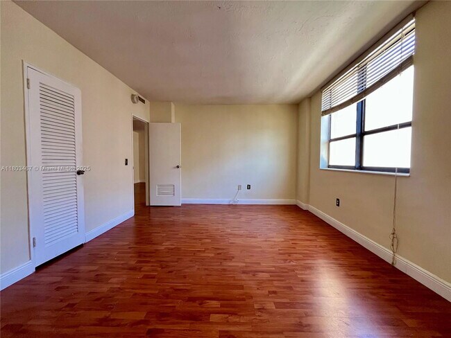 Building Photo - 10185 Collins Ave