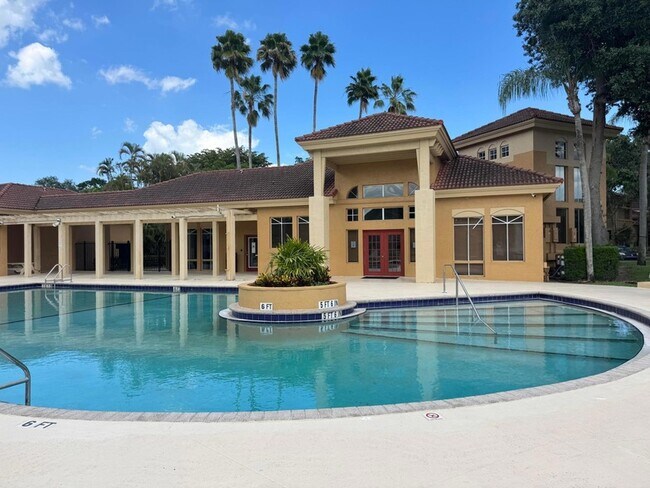 Building Photo - 4807 Via Palm Lakes