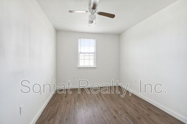 Building Photo - 7710 N Coronet Ct