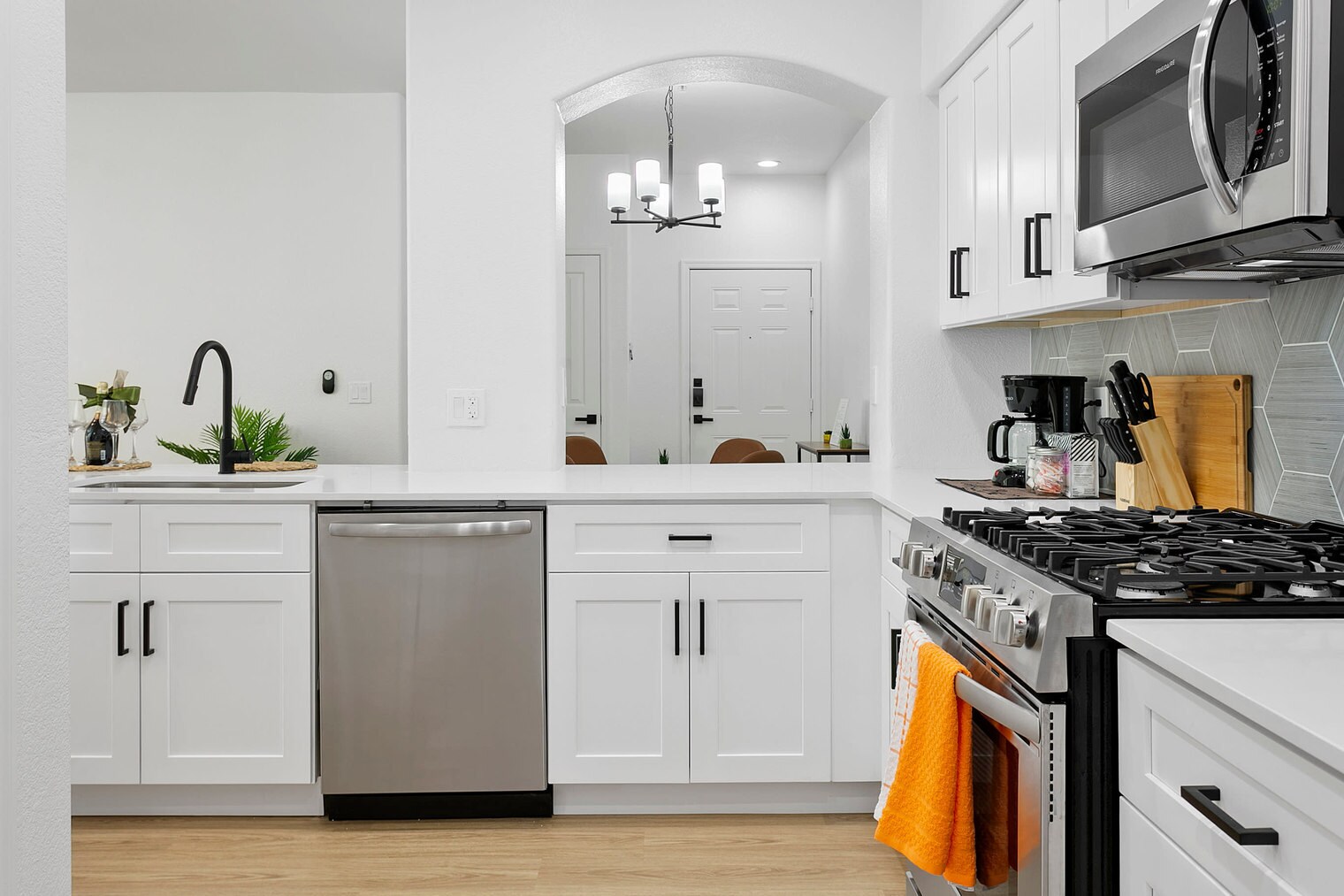 Building Photo - 9450 W Cabela Dr