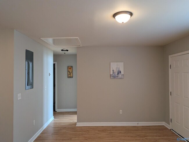 Building Photo - 3902 Thomas Rd SW