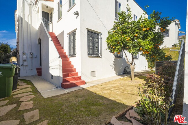 Building Photo - 1032 Masselin Ave