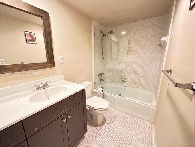 Building Photo - 2 bedroom in Sunny Isles Beach FL 33160