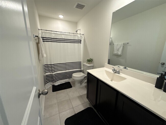 Building Photo - 527 Baobab Wy