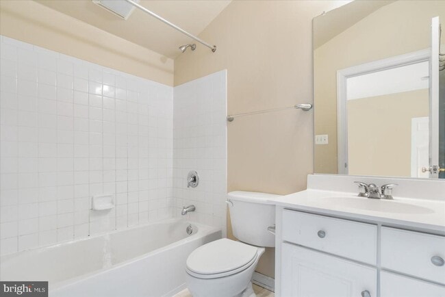 Building Photo - 1710 Stone Ivy Pl