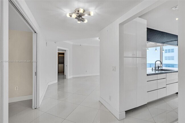 Building Photo - 9559 Collins Ave