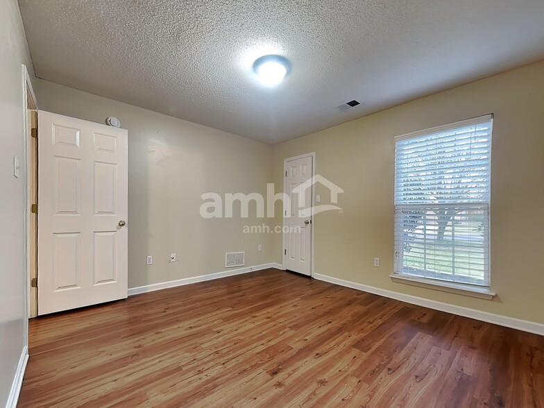Building Photo - 5717 Antler Trail