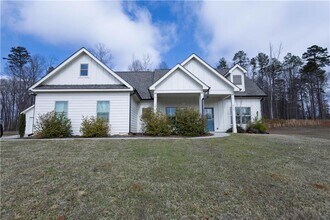 Building Photo - 214 Oakwood Dr