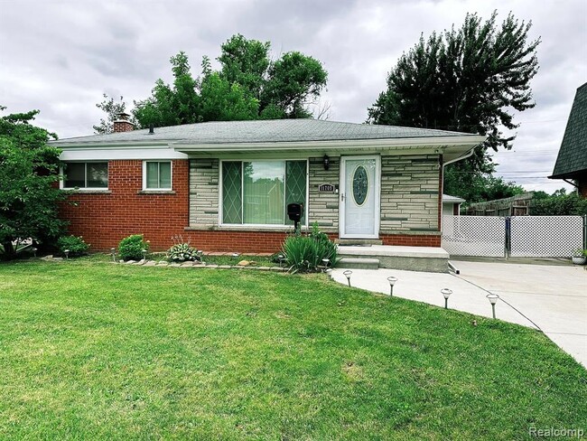 Primary Photo - 11709 Hovey St