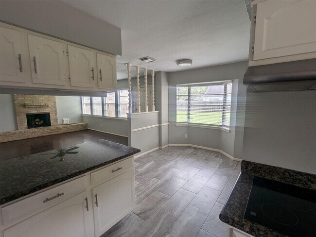 Building Photo - MOVE-IN READY 4 BED/ 2.5 BATH HOME IN MIDD...
