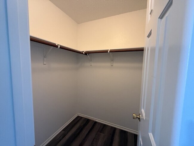 Building Photo - 3625 Clydesdale Dr