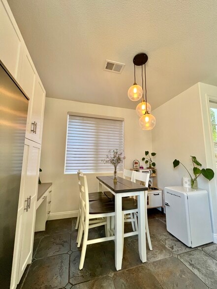 Building Photo - 26601 Country Creek Ln