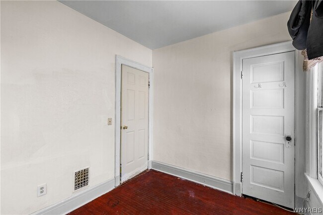 Building Photo - 213 Keystone St