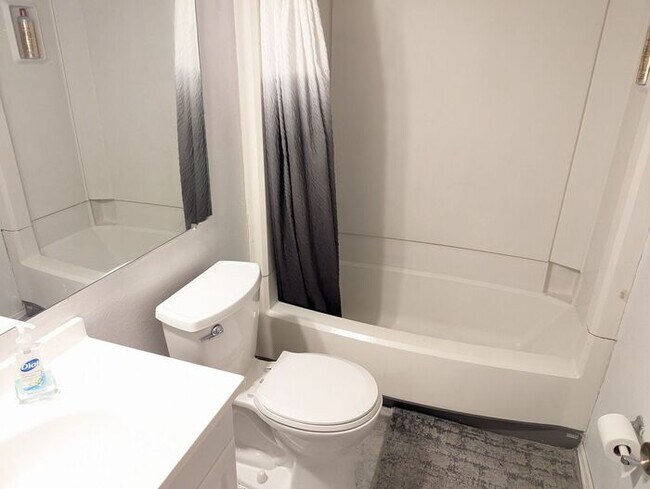 Building Photo - St. Charles Condo, Large Living Room, Private Pool, Storage, Balcony