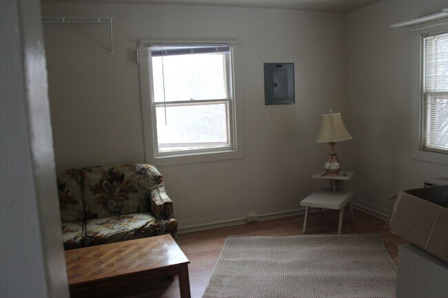 Building Photo - Carolynn's Tri Plex