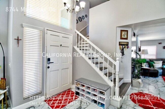 Building Photo - 8744 Mesa Oak Dr