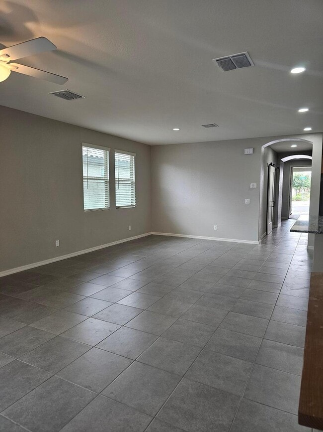 Building Photo - 15092 W Portland St