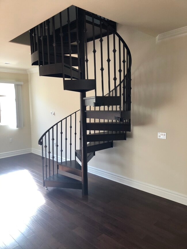 Building Photo - 10950 Bloomfield St