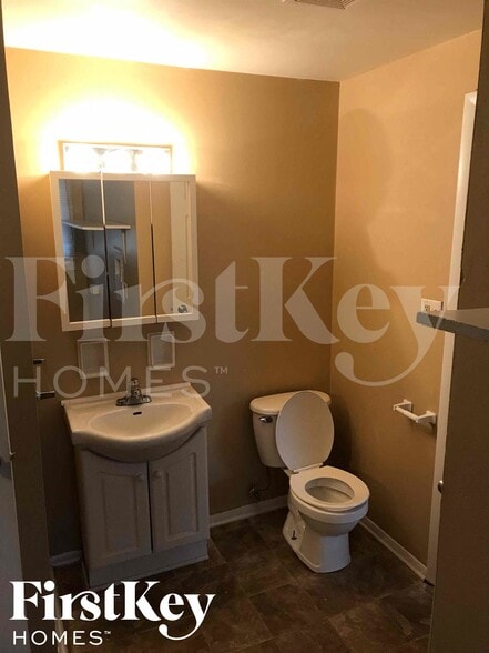 Building Photo - 10019 Catalina Dr