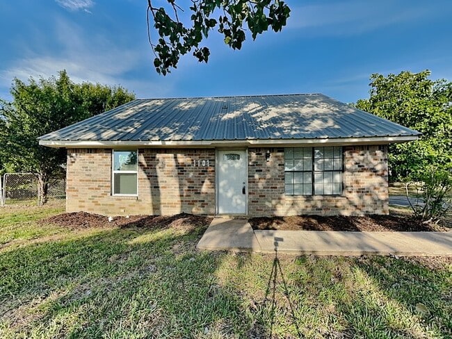 Building Photo - 1101 Bronner Dr