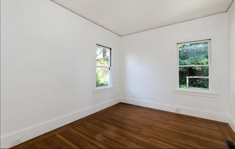 Building Photo - 49 Beverly Rd