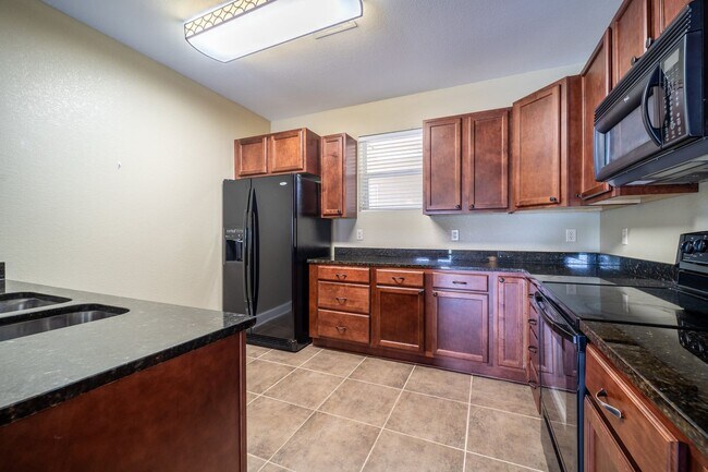 Building Photo - Lakefront Condo for Rent | 2 Bed, 2 Bath |...
