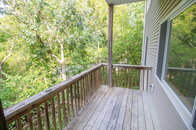 Building Photo - 1420 Bradford Dr