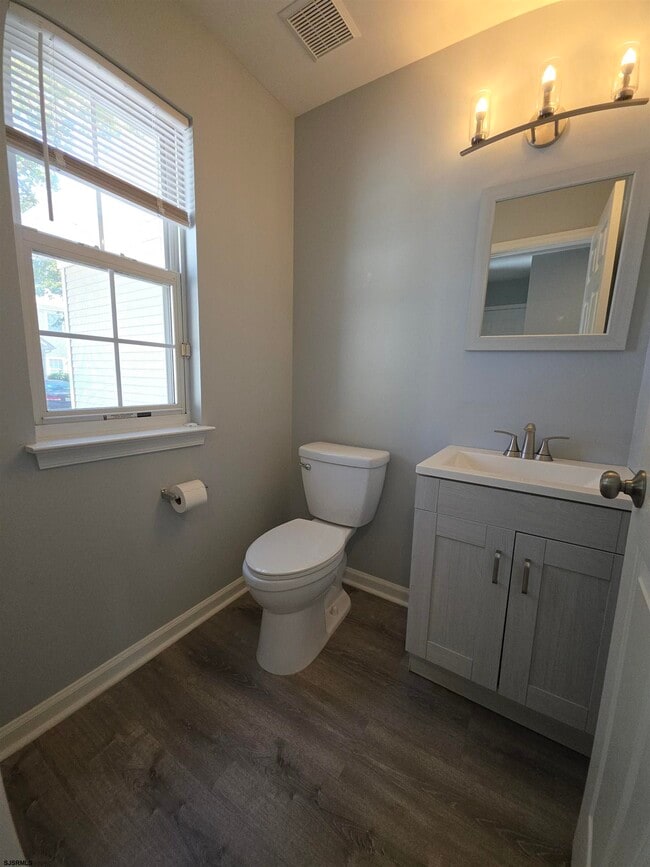 Building Photo - 2 Anchorage Ct