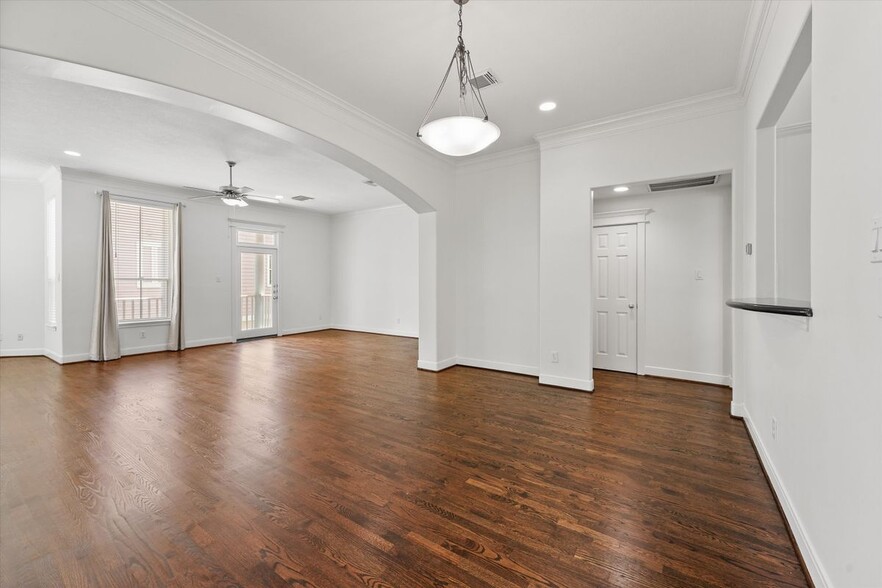 Building Photo - 208 Hawthorne St