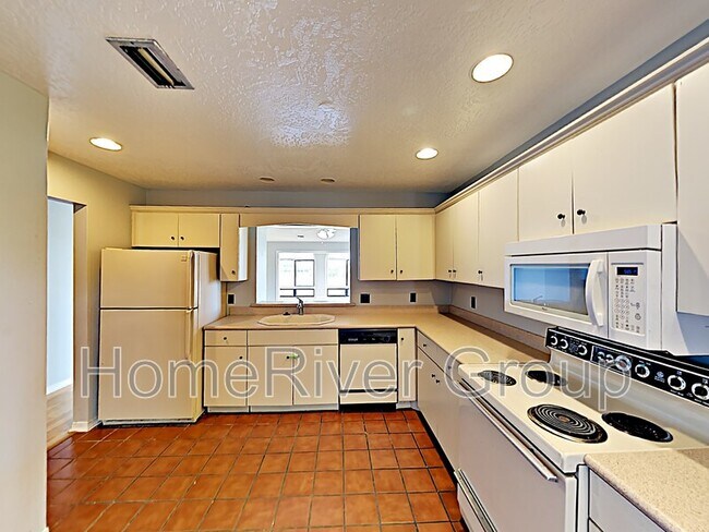 Building Photo - 1501 Minutemen Causeway