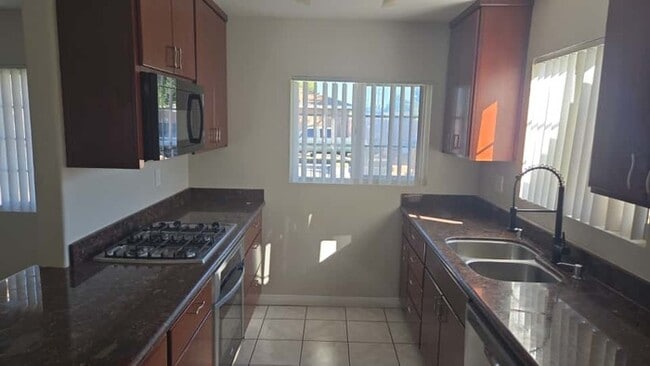 Building Photo - House for Rent