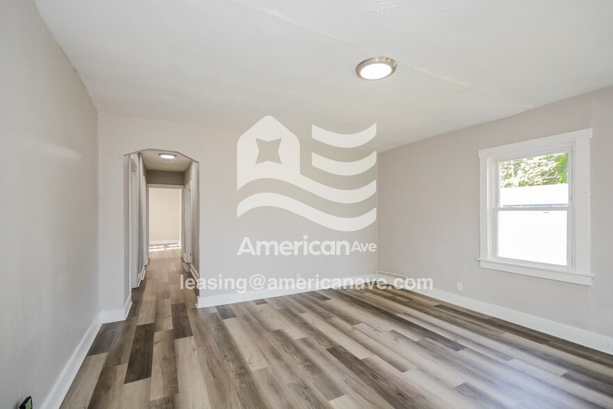 Building Photo - 4001 Grand Ave