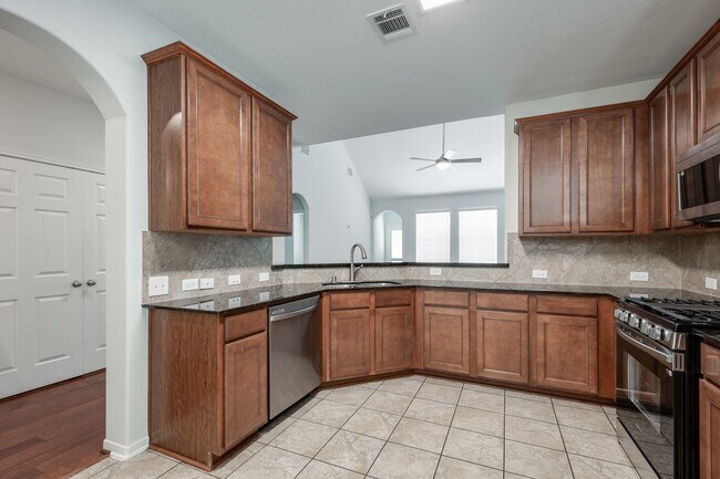 Building Photo - 10019 Lynnwood Dr