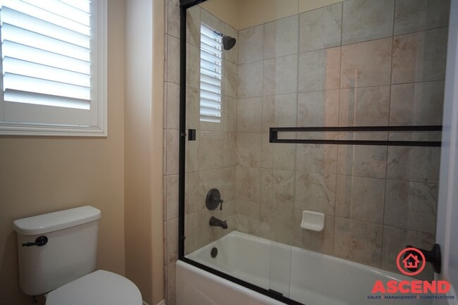 Building Photo - Glamorous Home in Seven Oaks Gated Community!