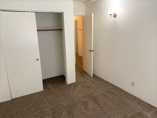 Building Photo - Nice North Redding Home!
