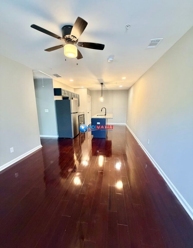 Building Photo - 147 N Main St