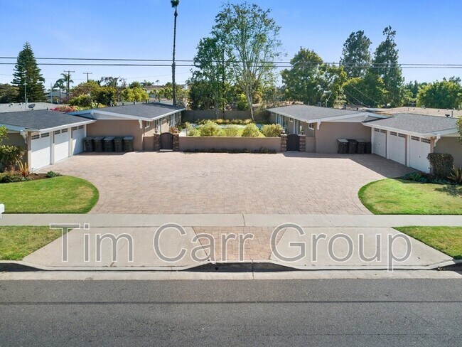 Building Photo - 235 E 18th St