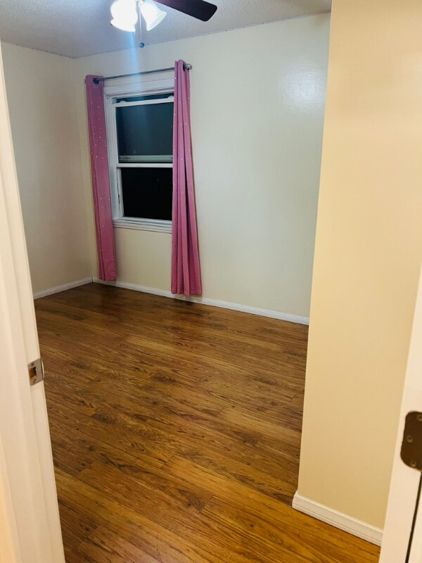 Building Photo - 722 W Hollyvale St