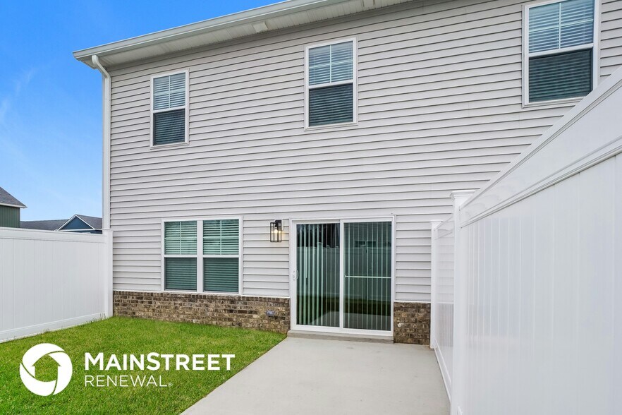 Building Photo - 2072 N Sarah Dr