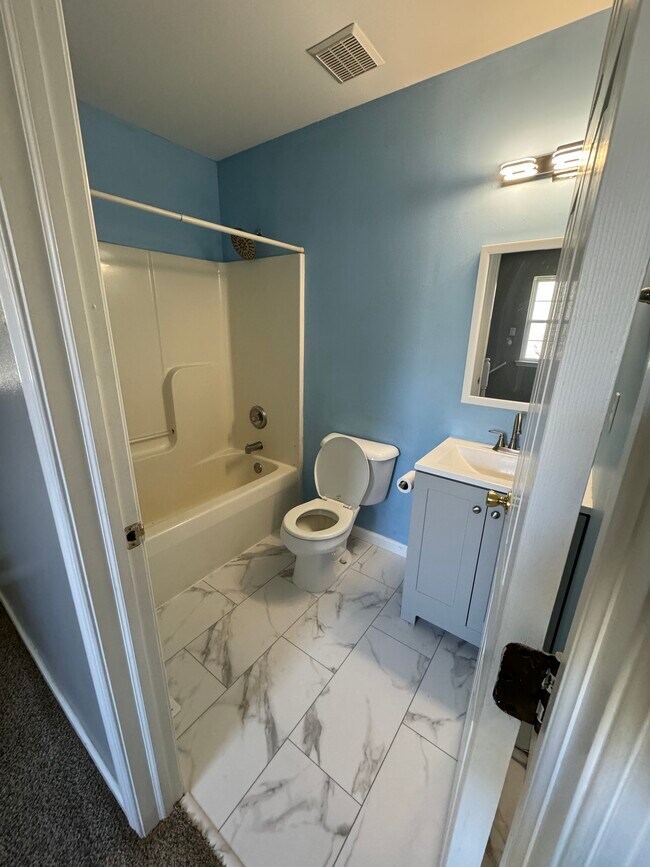 Building Photo - 415 S Zenia Ave