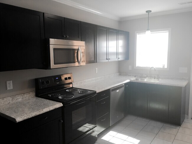 Building Photo - 1410 Beth St NW