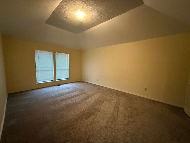Building Photo - Huge Master Suite, culd-du-sac, Jenks Scho...