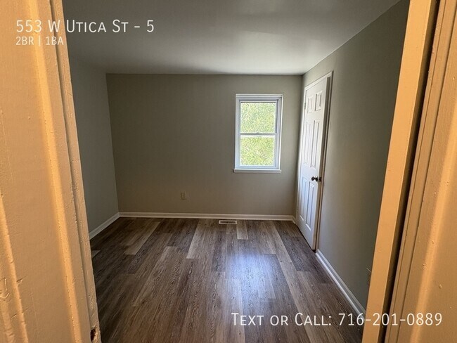 Building Photo - 553 W Utica St