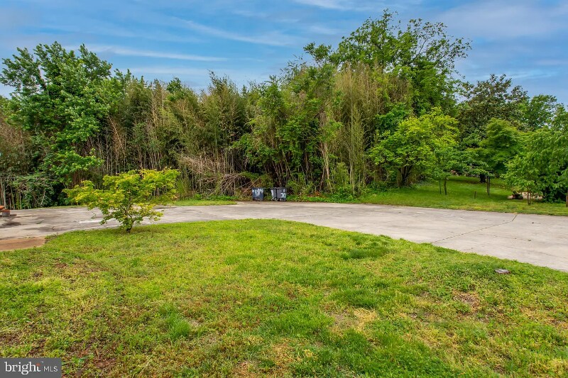 Building Photo - 301 Loureiro Ln