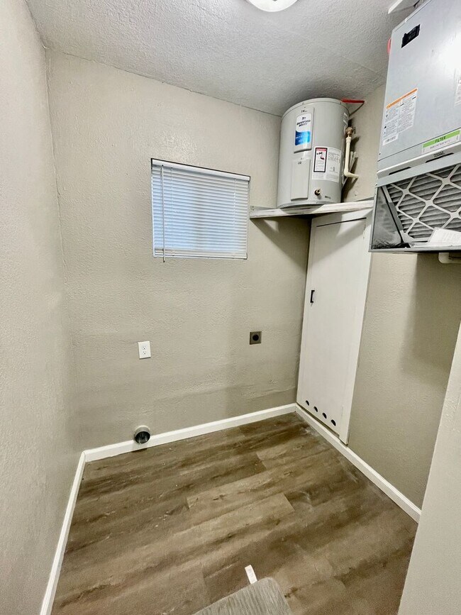 Building Photo - Remodeled Studio HOUSE with Fence and Garage