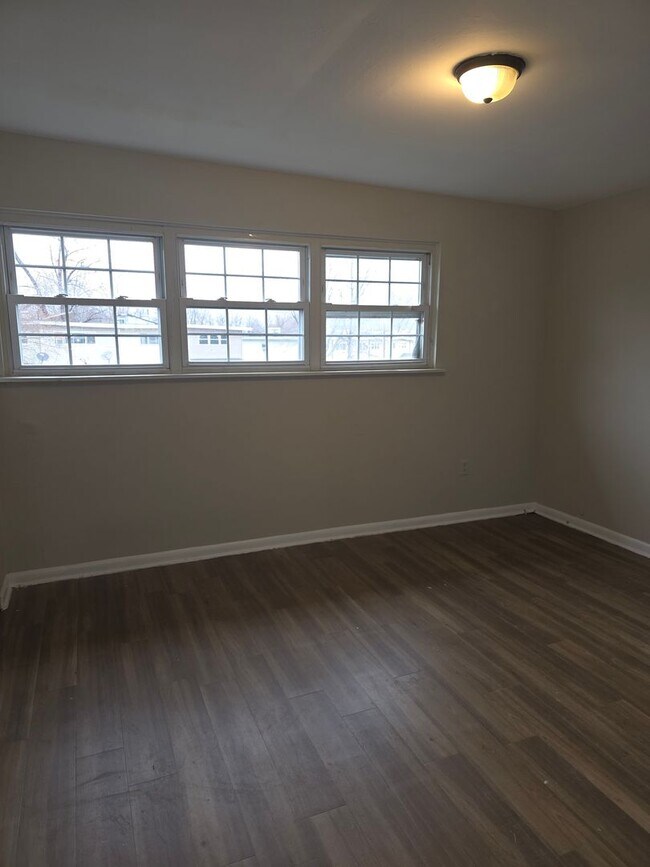 Building Photo - End Unit Townhouse