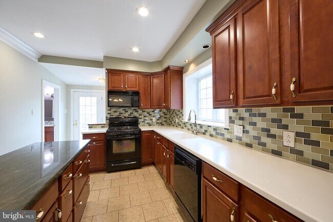 Building Photo - 423 N Orange St