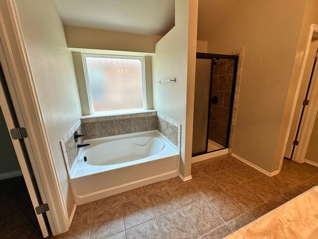 Building Photo - 4 bed 2 bath in Edmond